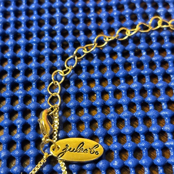 NWT Jules B Gold Hammered Circular Design Drop Statement Necklace. - Picture 6 of 7